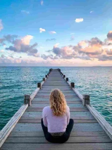 Femme sereine après un accompagnement en Métakinébiologie pour l'anxiété chronique à Ermont